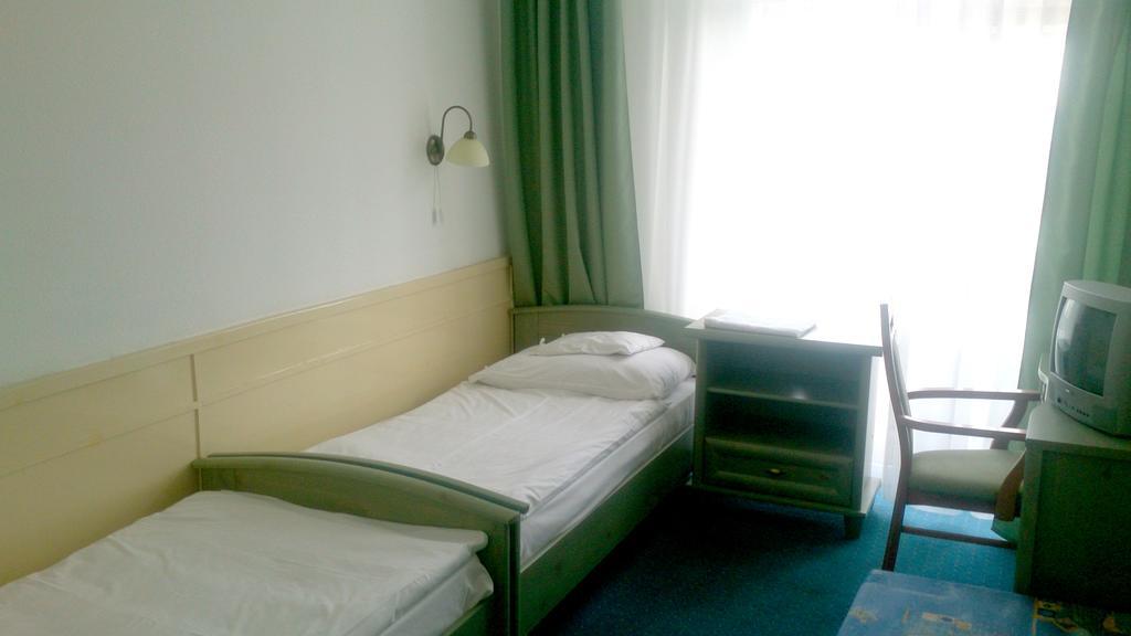 Pelikan Vendeghaz Hotel Szolnok Room photo